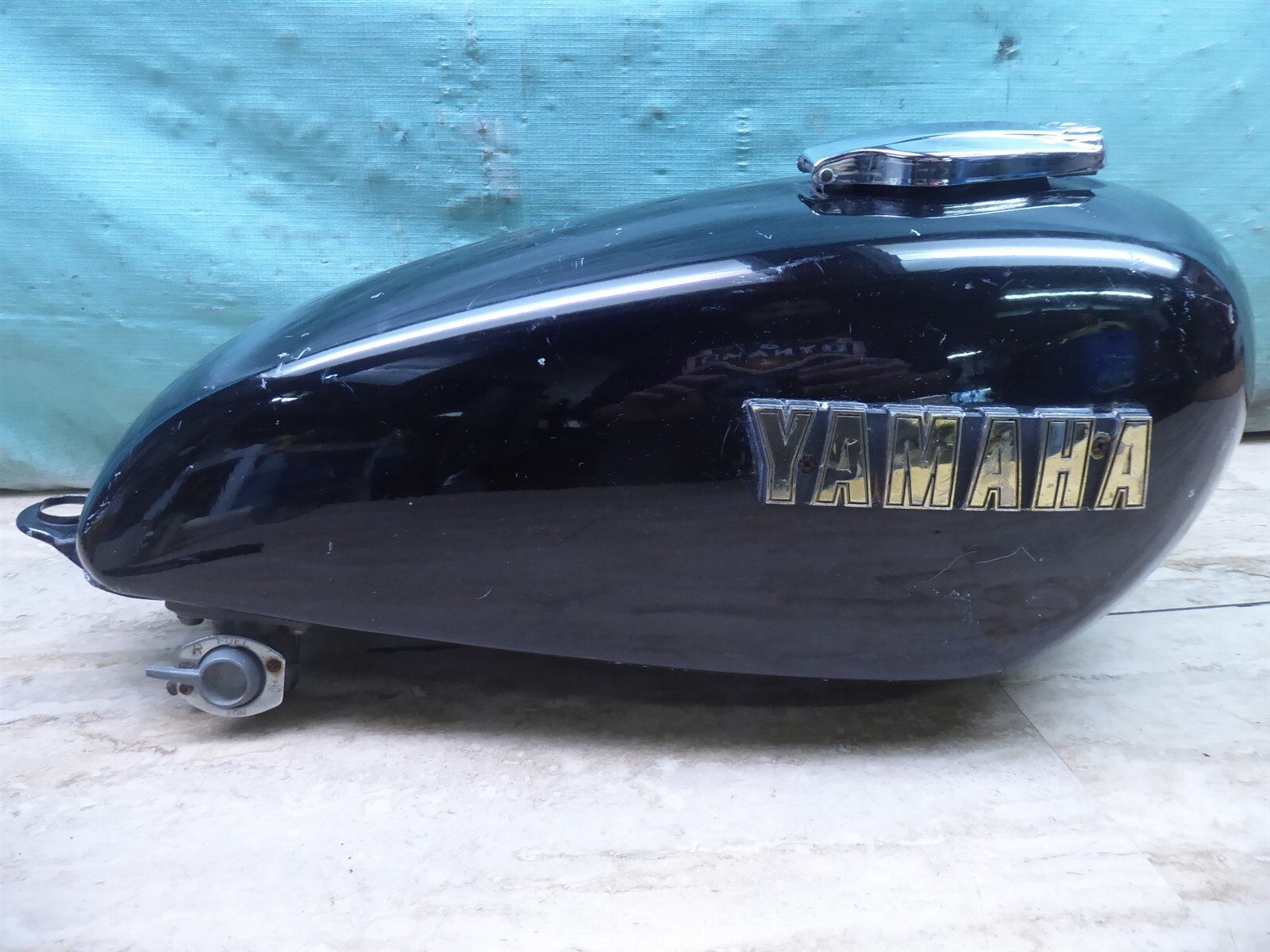 197882 Yamaha XS650 Twin Dual Petcock Gas Fuel Tank *Locked No Key