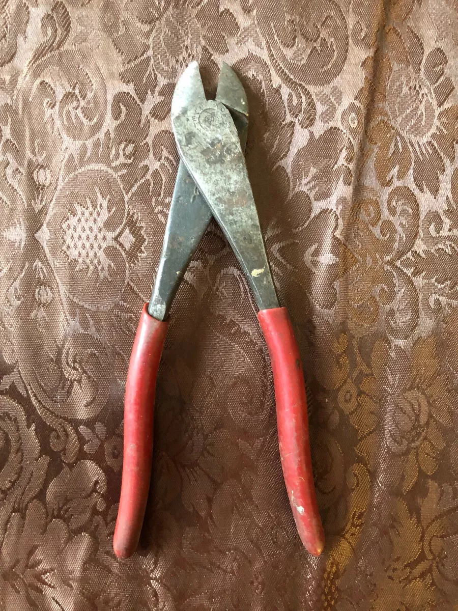 Klein diagonal 2024 cutters angled head