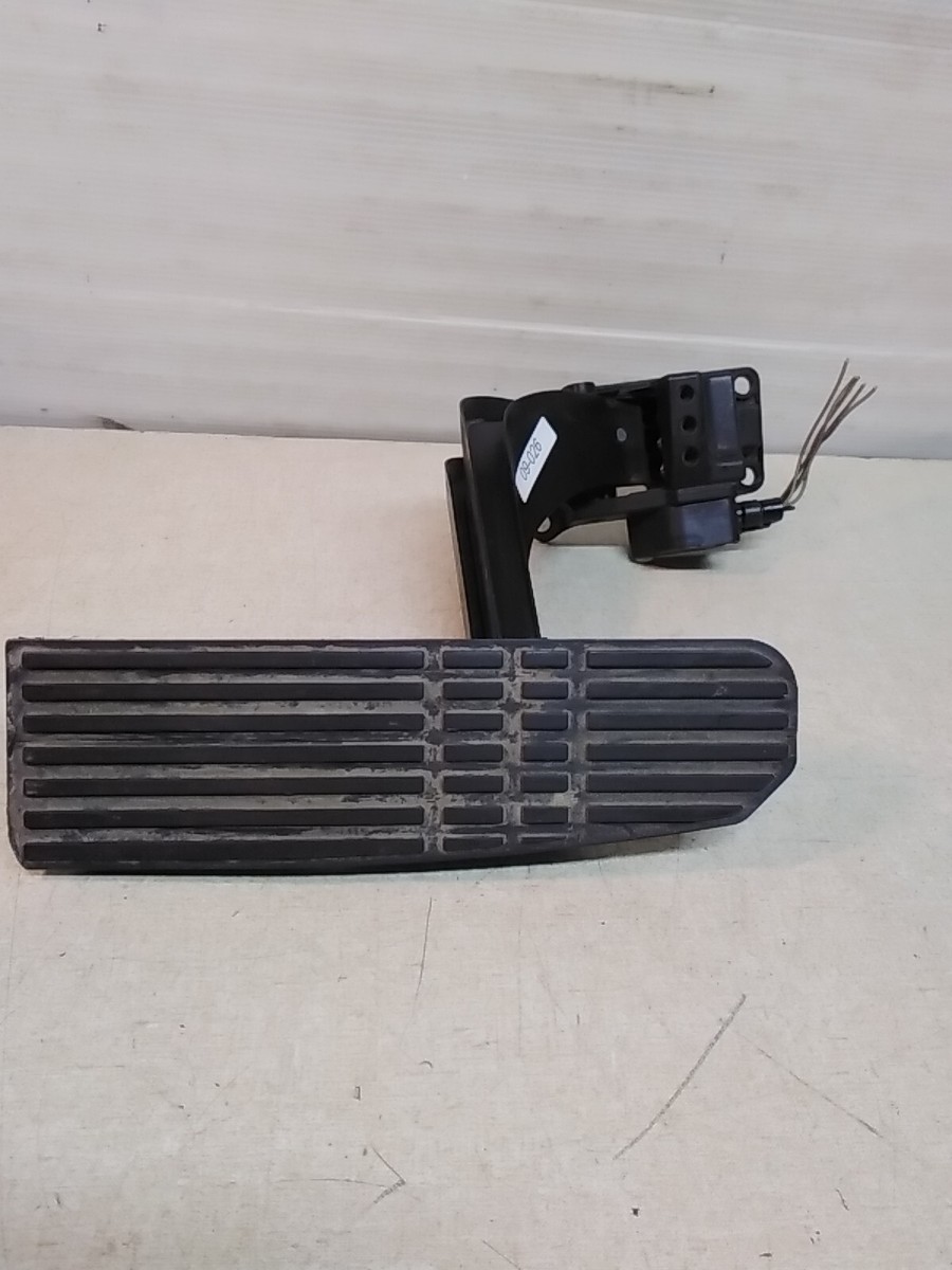 Freightliner Columbia Accelerator Throttle Pedal A01-29036-000