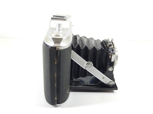 VINTAGE AGFA ISOLETTE #1 FOLDING 120 FILM CAMERA W/ AGNAR 85mm f/4.5 LENS & CASE - Picture 7 of 14