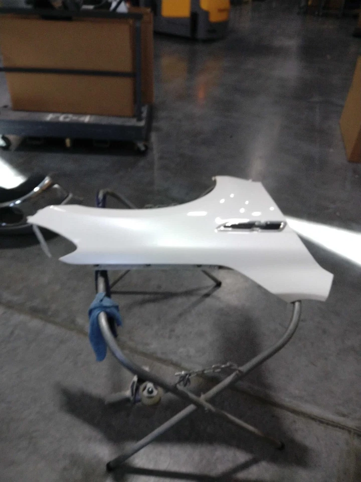 Guardabarros delantero derecho usado se adapta a: Kia K900 2015 delantero derecho grado A Foto 2 de 4