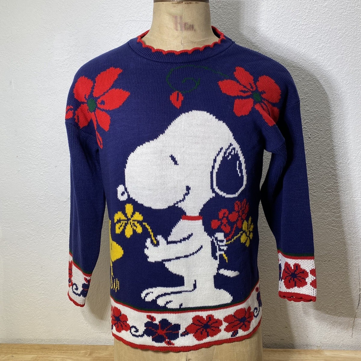 Vintage Snoopy and Friends Sweater Size Medium MADE IN USA Peanuts USED