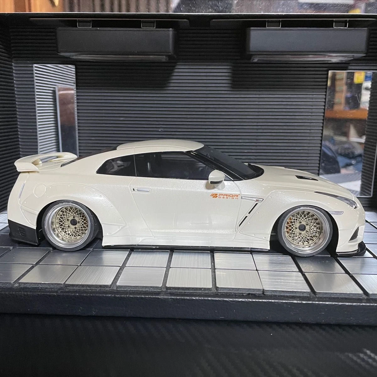 GT Spirit NISSAN GT R (R35) PRIOR DESIGN BODY KIT (CUSTOM) 1:18