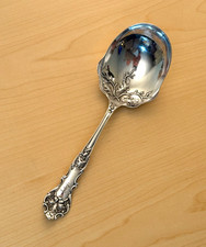 ANT. CHARTE CHÊNE - CUILLÈRE DE SERVICE AUX BAIES, 1847 ROGERS BROS - 8,75" de long, bol 2,875"