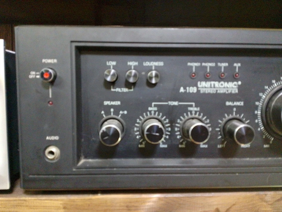 AMPLIFICATORE HI FI - Immagine 2 di 4
