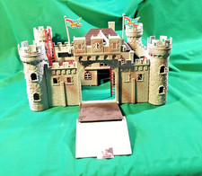Castello Medievale in plastica 1:32 cm 36 x 26 con Torri cm 17 #1