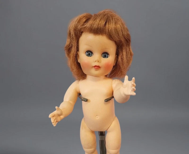 MUÑECA ANDANTE PLÁSTICO DURO 10" AÑOS 50 PARA VESTIR Foto 2 de 3