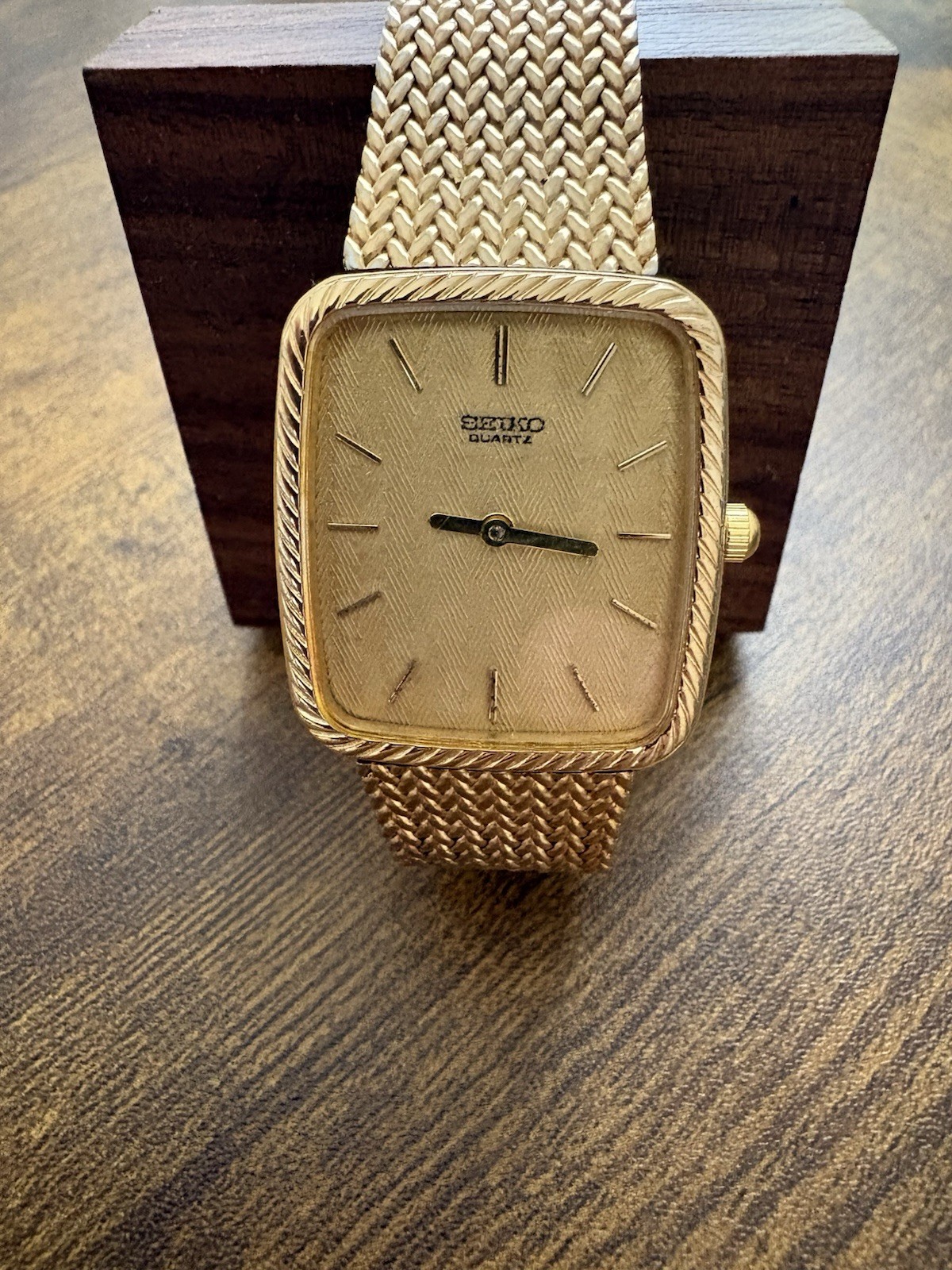 Наручные часы Seiko Quartz Square Gold