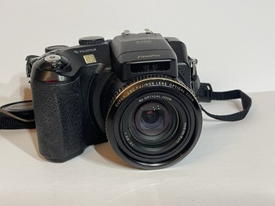 READ:Fujifilm Fine Pix S7000 6.3 MP 19X Zoom Digital Camera Powers On Has Issues