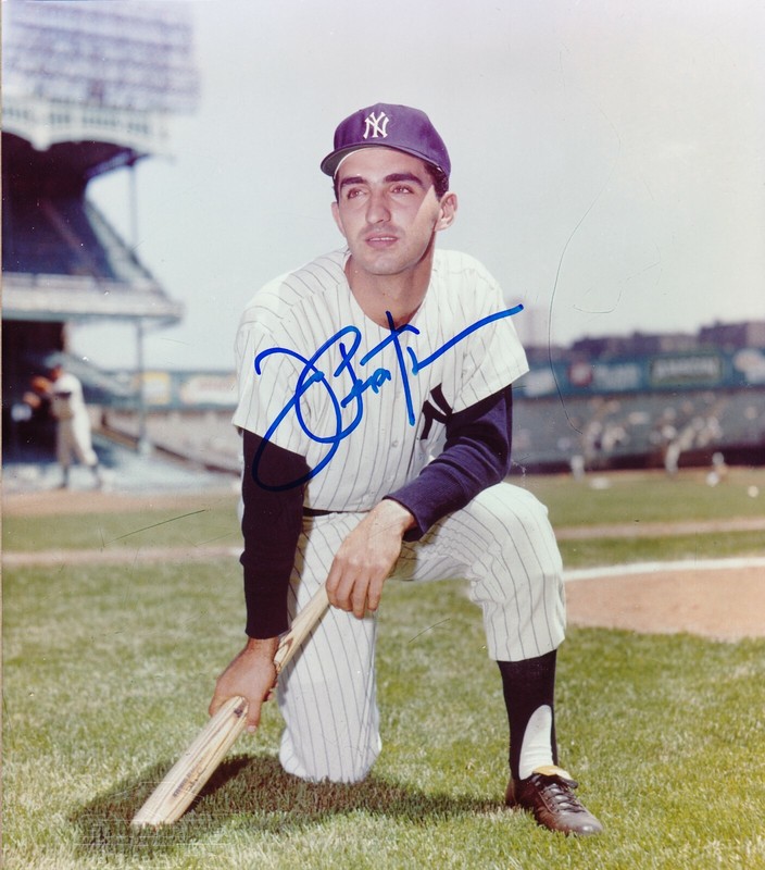 Joe Pepitone signed 8x10 New York Yankees color photo (Dec)