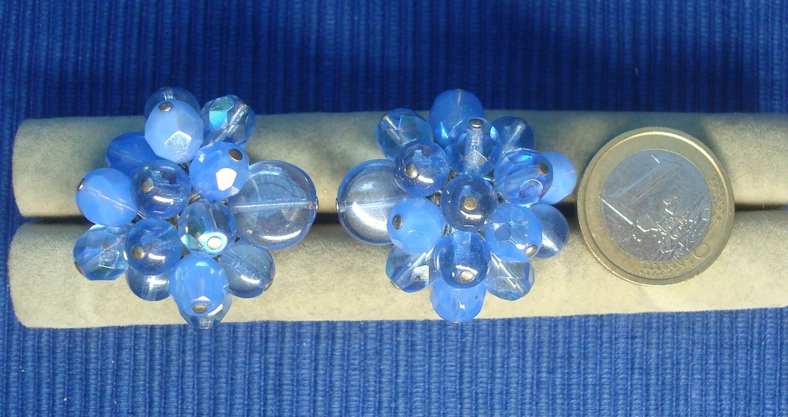 Boucles d'oreilles B26B en verre bleu : le bijou créateur léger pour oreilles sensibles