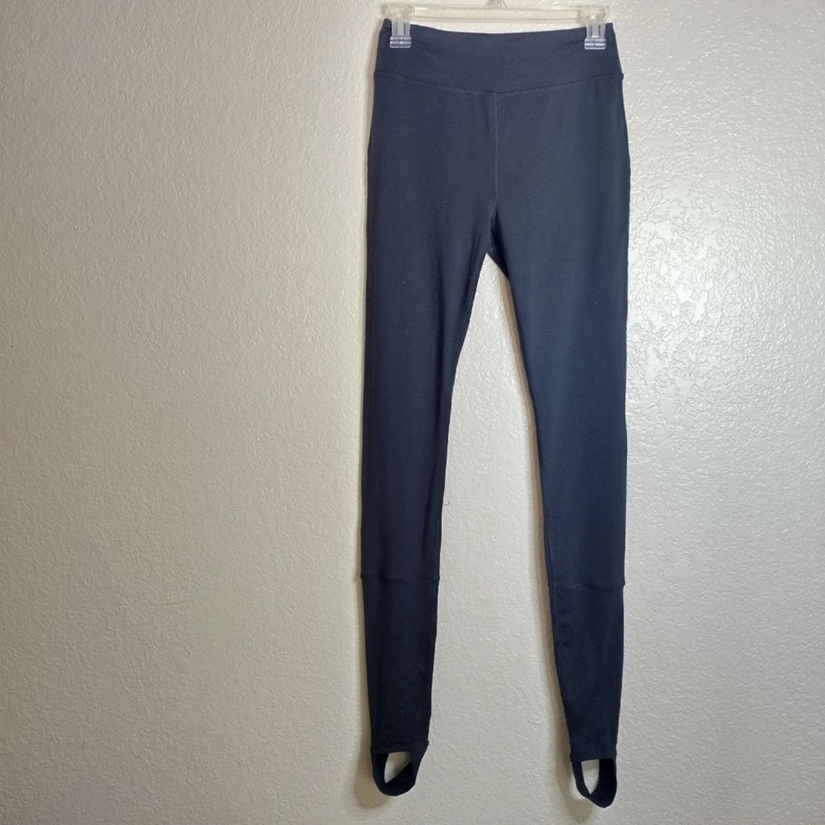 Outdoor Voices cloudknit stirrup leggings in black sz M