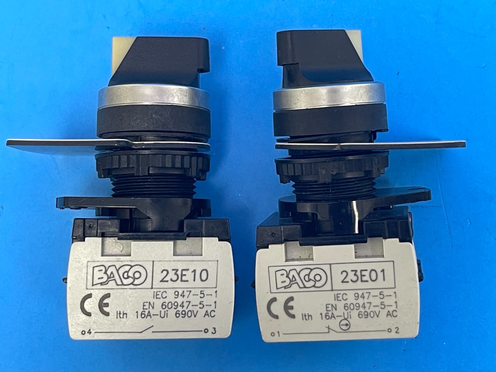 Baco 22 mm 3 Positions momentary contact & 2 positions Maintained  [Lot of 2]