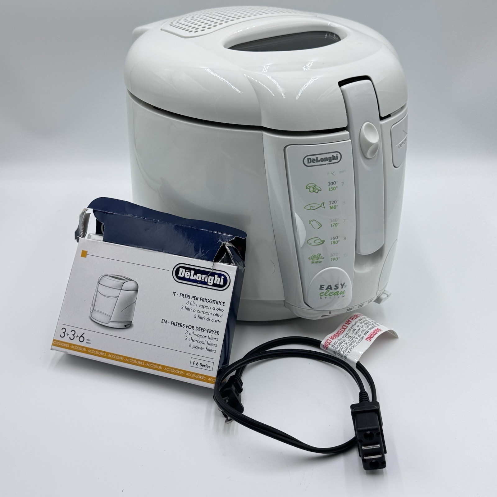2.2-lb Food Capacity Easy Clean D677-ux Light Use