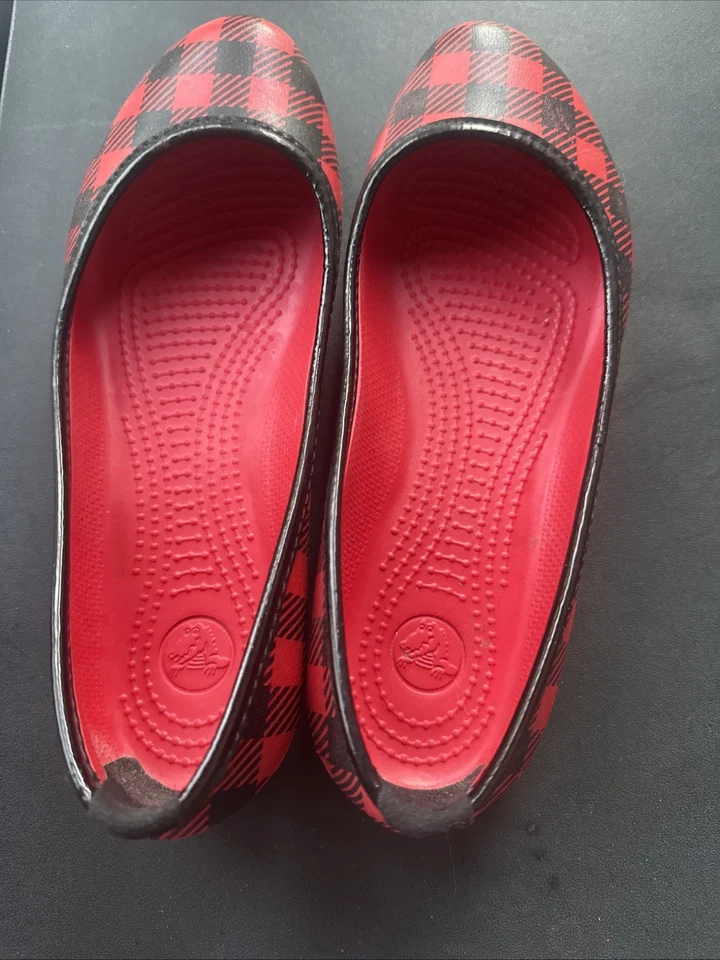 Sapatos Crocs Ballet Flats 7 Vermelho Preto Buffalo Check Lily Slip On Xadrez Conforto - Imagem 4 de 4