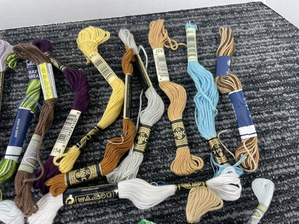 🔥 Lot of 25 • Skeins DMC Embroidery Needle Point Floss Yarn • B - Image 3 of 4