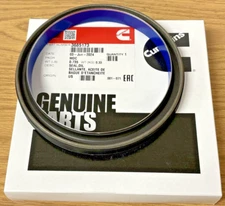 ~NEW GENUINE CUMMINS OEM ~ FRONT ENGINE HOUSING CRANKSHAFT SEAL ~ 3685173