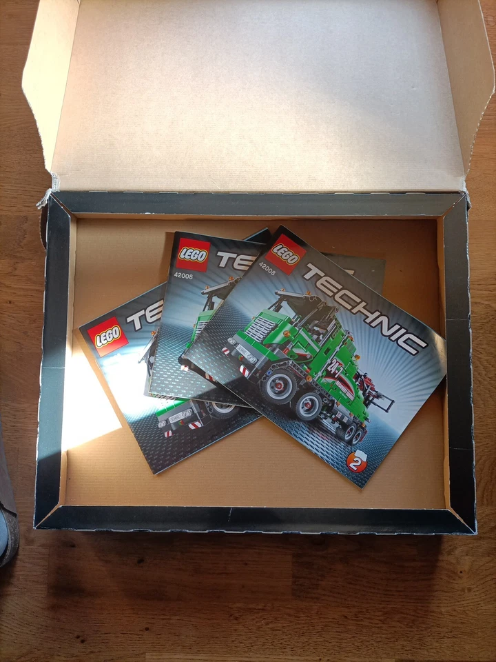 LEGO Technic 42008 Service Truck, foto 3 di 4