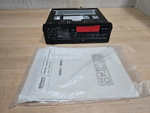 Jeep Wrangler YJ MoPar AM/FM Stereo CASSETTE PLAYER 88-95 82201470 NOS UNTESTED