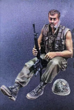 1/35 Scale Vietnam War US Soldier Resin Figure Sitting with Rifle Model Kit