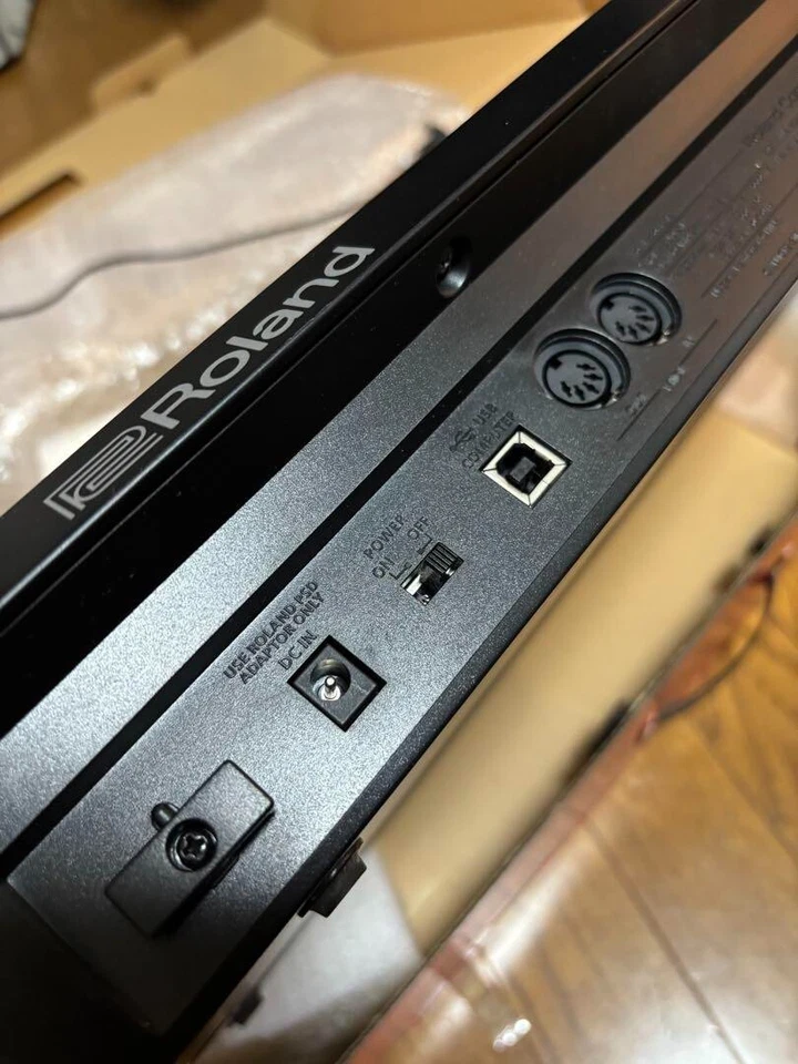 Roland JD-XI Synthesizer Analog Keyboard Black keyboard Music Instruments - Image 4 of 4