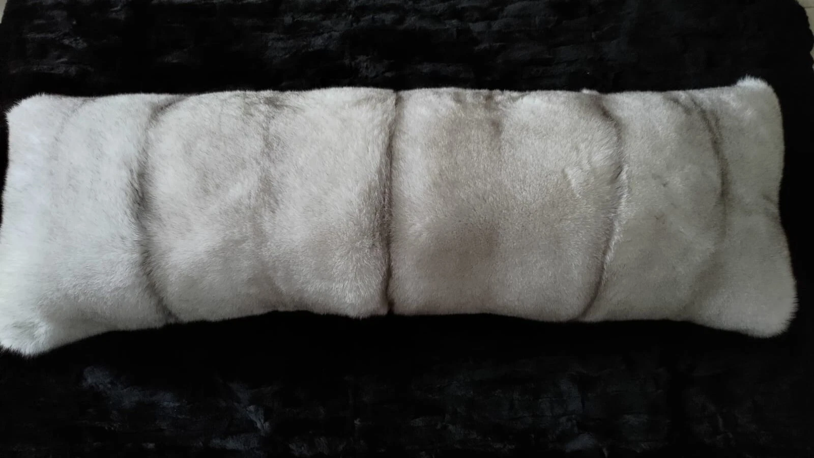 Doppelseitige Blaufuchsfell Kissenhülle 160x50cm - Bild 1 von 2