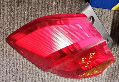 KIA CEED 2014 MK2 5DR HECKKLAPPE RÜCKLEUCHTE HINTEN LINKS BEIFAHRERSEITE 92401-A20