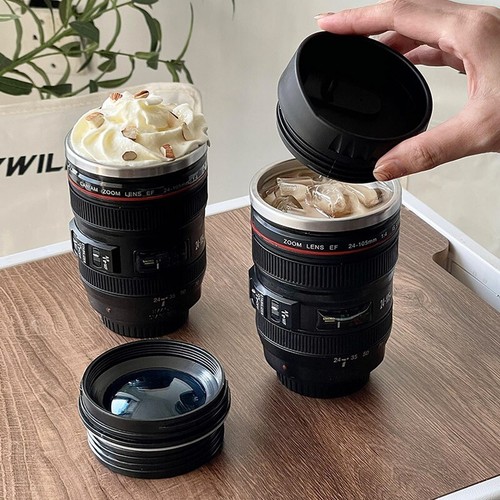 Taza de café con lente de cámara - Imagen 2 de 8