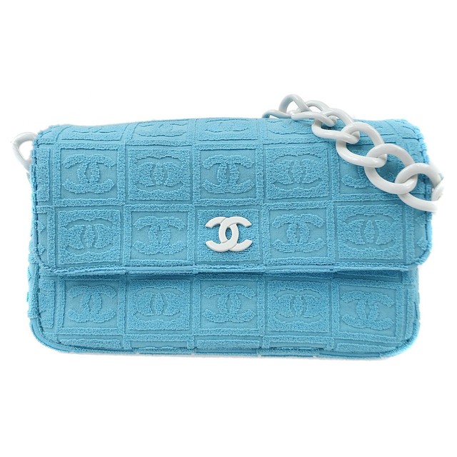Chanel Plastic Chain Shoulder Bag Purse Light Blue White 7633328 67930 Chanel Plastic Chain Shoulder Bag Purse Light Blue White 7633328 67930