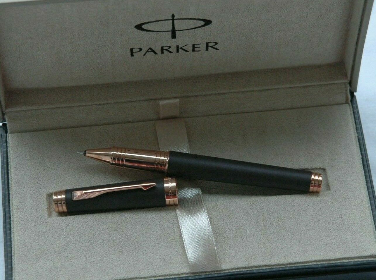 Stylo roller Parker Premier marron pour signer vos contrats importants au bureau