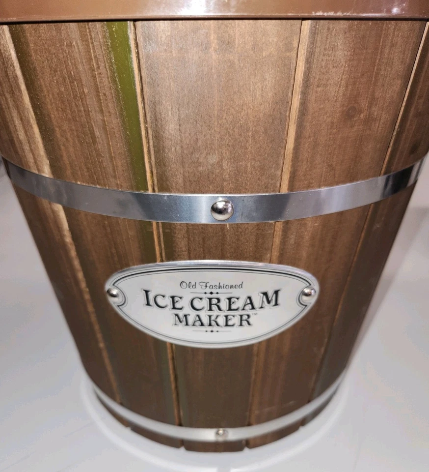 Máquina de helados eléctrica Nostalgia de 4 cuartos - estilo de madera antiguo Foto 2 de 2