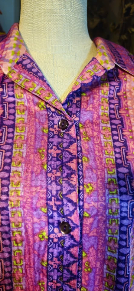 1970s Button Down Dagger Collar Graphic Dress Shirt - Image 4 of 4