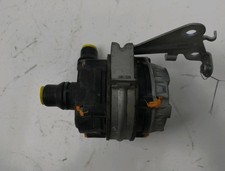 Pompe à eau Mercedes 220