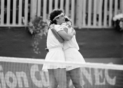 Arantxa Sanchez Vicario Conchita Martinez of Spain congratulate ea- Old Photo 1
