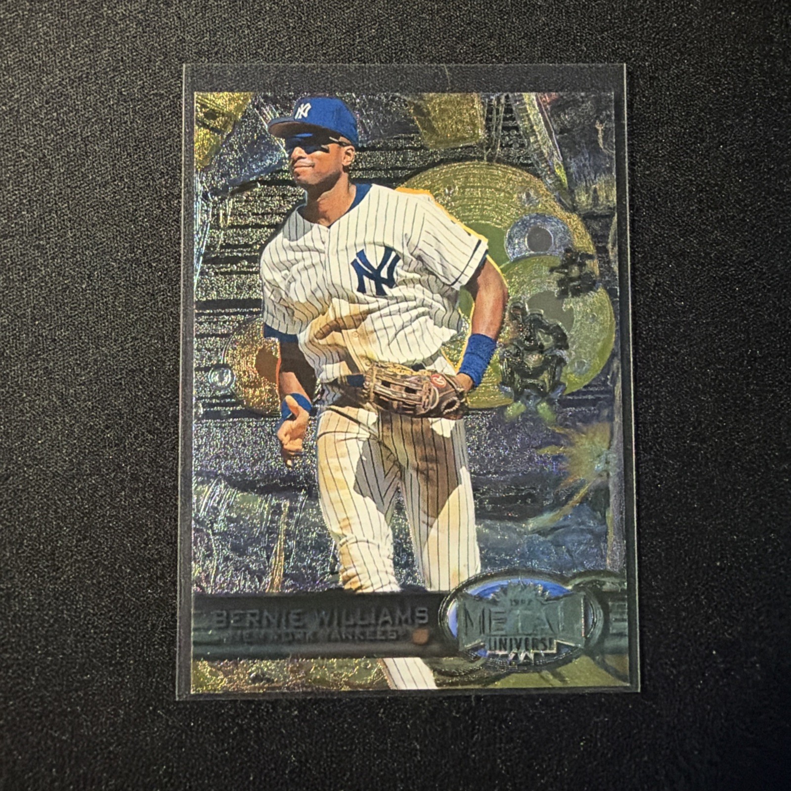 1997 Skybox Metal Universe #125 BERNIE WILLIAMS - Yankees 🔥⚾️