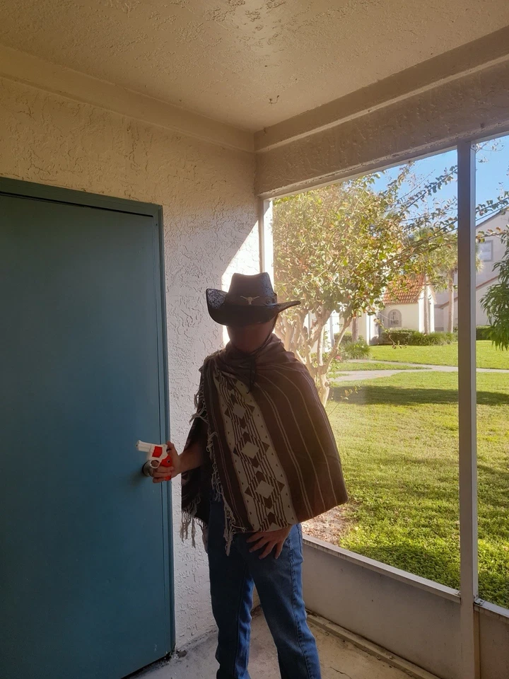 Western Outlaw Costume Bundle With Fake Gun Halloween - Image 2 of 3