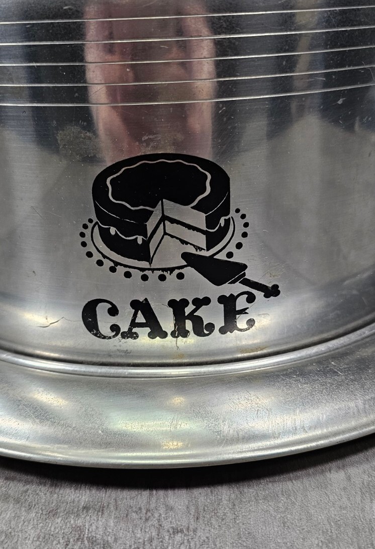 Vintage West Bend Cover Cake Plate Cake Carrier Locking Lid