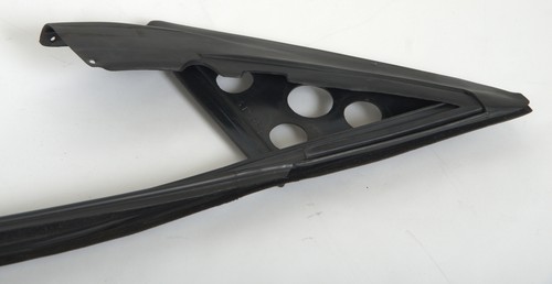 Genuine BMW E36 Window channel guide rubber. Passenger 51321977684 - Picture 8 of 8