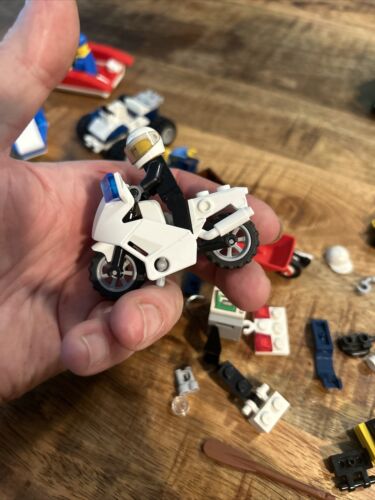 Lot of 10 City Lego Mini Figures Plus Legos Boat ATV Motorcycle Vintage - Picture 18 of 22
