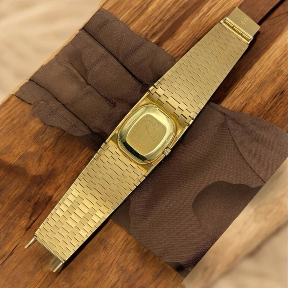 Omega Vintage 1970’s Rare Wide 18kt Yellow Gold Diamond Bezel Teak Wood Dial. - Image 4 of 4