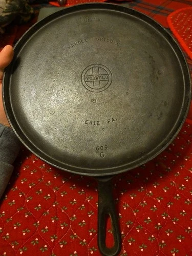 GRISWOLD CAST IRON #9 609G  Griddle Small Logo 10"  Flat EUC