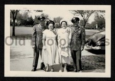 WW2 ERA SOLDIERS DRESS UNIFORMS WOMEN CORSAGES CAR OLD/VINTAGE PHOTO- J685