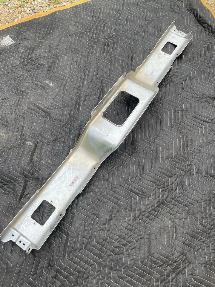 Parachoques trasero cromado para Dodge Ram 50 1987-1993/Mitsubishi Mighty Max OEM Foto 3 de 4