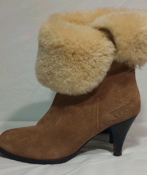 UGG Boots Ladies Size 7 Tan Heeled Sheepskin Turnover Mid Calf  Side Zip 