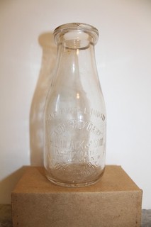 H.L. BLACK ALDERNEY DAIRY WASHINGTON D.C. PINT MILK BOTTLE