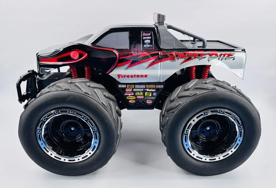 2012 Toys R Us Exclusive 1:8 Scale SNAKE BITE RC Monster Truck by Fast Lane R/C - Image 2 of 4