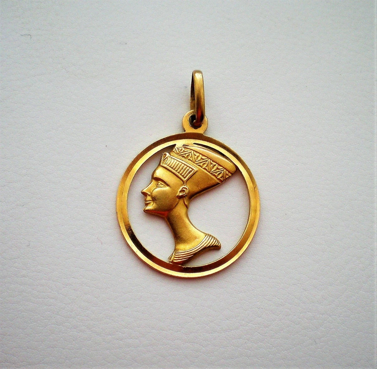 18k gold nefertiti necklace deals