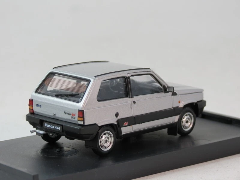 Brumm Fiat Panda 4X4 Supernova Gris Claro Metalizado 1986 1/43 R613-04 2025 - Imagen 3 de 4