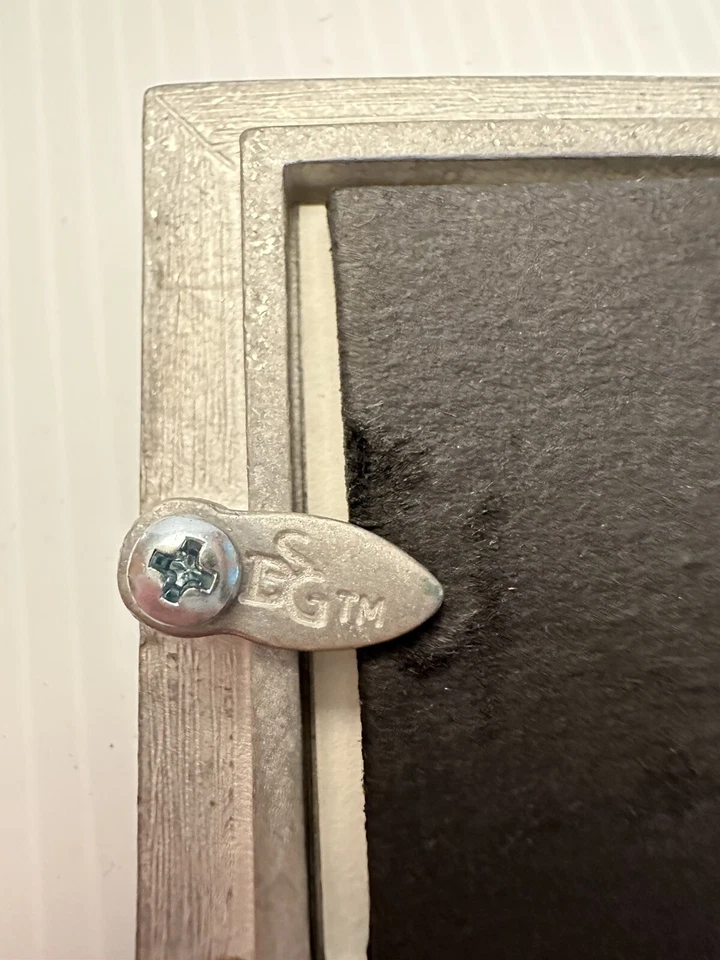 Anthropologie?绿色蜻蜓水钻搪瓷和锡框 2 3/8 英寸 x 2 3/4 — 第 4/4 张图片