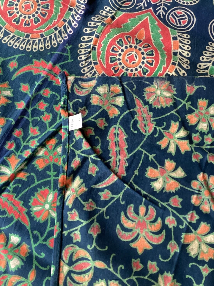 Nappe Coton imprimé en Inde époque milieu XXe, état neuf, dimension 202 x 138 cm - Photo 4/4